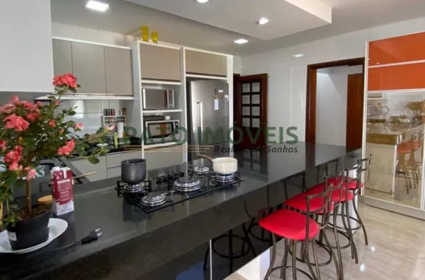 CASA DE ALTO PADRÃO SEMI-MOBILIADA NO BAIRRO PARZIANELLO