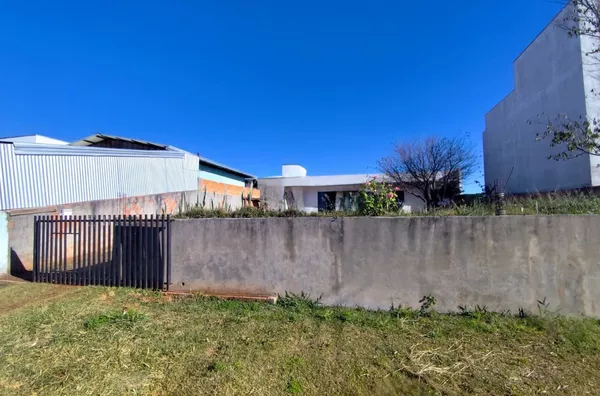 TERRENO COM CONSTRUÇÃO NO BAIRRO SÃO ROQUE
