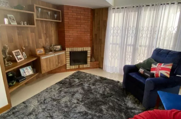CASA DE ALTO PADRÃO SEMI-MOBILIADA NO BAIRRO PARZIANELLO