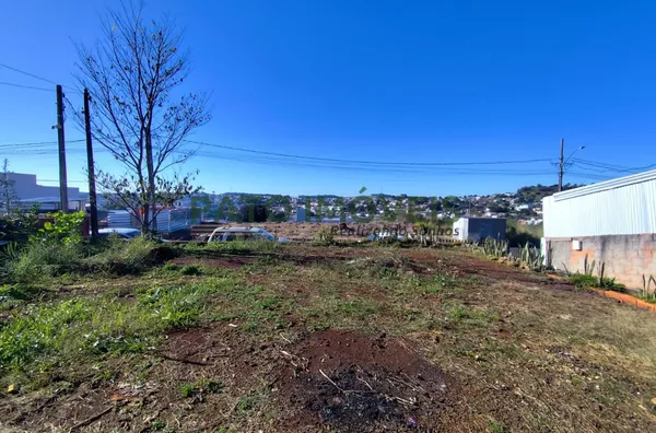 TERRENO COM CONSTRUÇÃO NO BAIRRO SÃO ROQUE