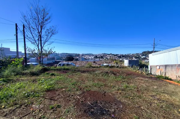 TERRENO COM CONSTRUÇÃO NO BAIRRO SÃO ROQUE