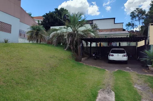 CASA PARA VENDA NO BAIRRO MENINO DEUS