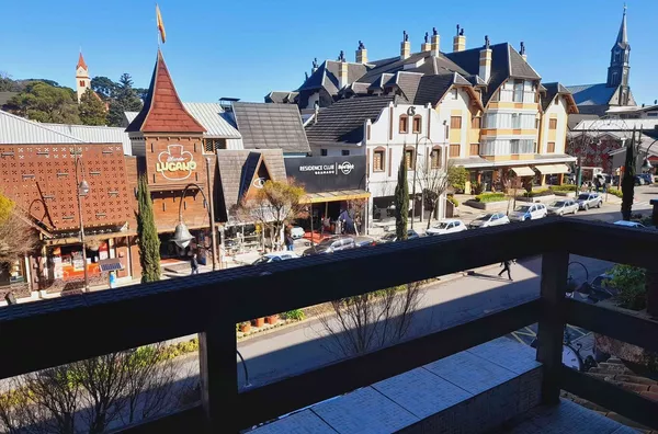 Assista ao Desfile do Natal Luz da Sua Sacada - Apartamento no Centro de Gramado - Foto 1