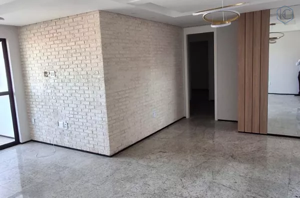 Apartamento Amplo com 4 quartos, 5 banheiros, varanda e 2 Vagas no Papicu, 147 m², a 5 min da Praia.