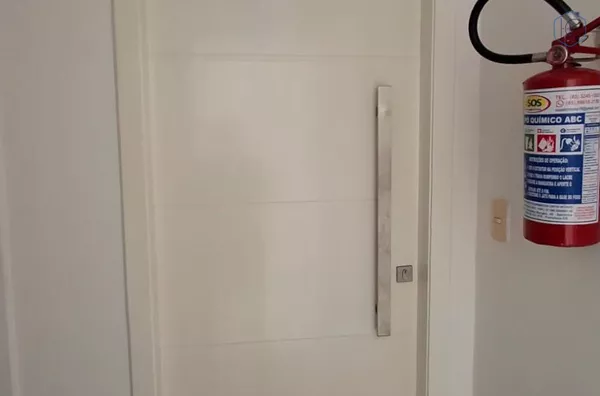 Apartamento Amplo com 4 quartos, 5 banheiros, varanda e 2 Vagas no Papicu, 147 m², a 5 min da Praia.