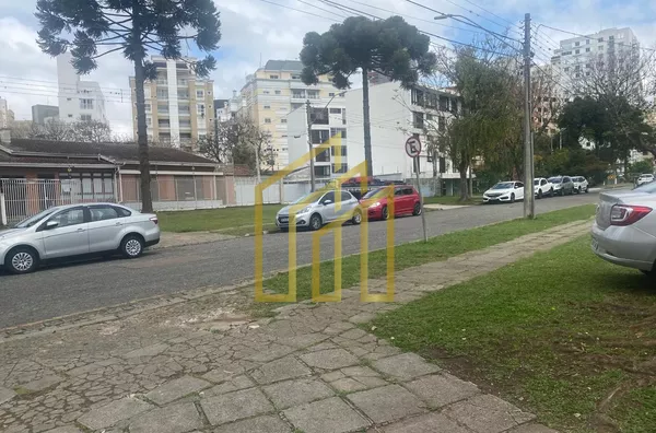 TERRENO Á VENDA - 2 FRENTES - ALTO DA R. XV - PR