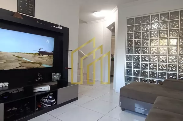 TRIPLEX COM ELEVADOR À VENDA NO CAJURU, CURITIBA | 3 SUÍTES | 180M² | CONDOMÍNIO FECHADO