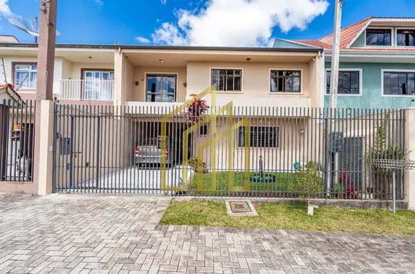 Sobrado Tríplex à Venda no Novo Mundo | 4 Quartos | 1 Suíte | 2 Vagas