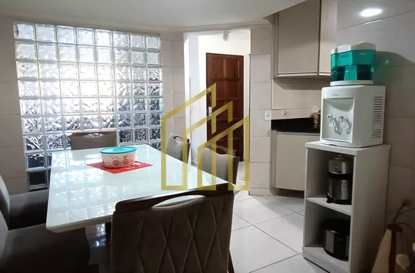 TRIPLEX COM ELEVADOR À VENDA NO CAJURU, CURITIBA | 3 SUÍTES | 180M² | CONDOMÍNIO FECHADO