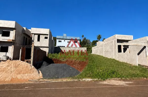 TERRENO AMPLO NO BAIRRO FRARON