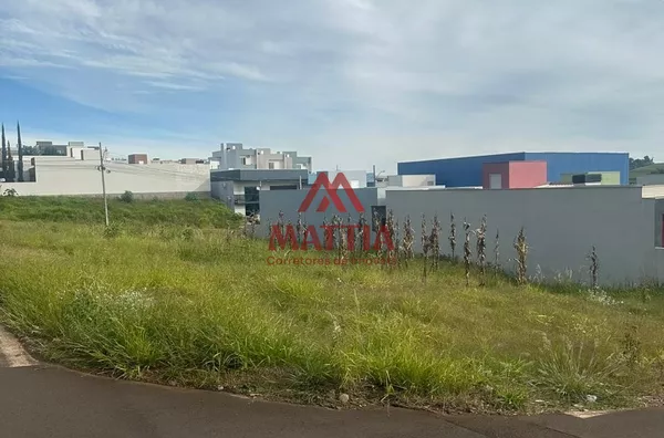TERRENO DE ESQUINA NO BAIRRO FRARON