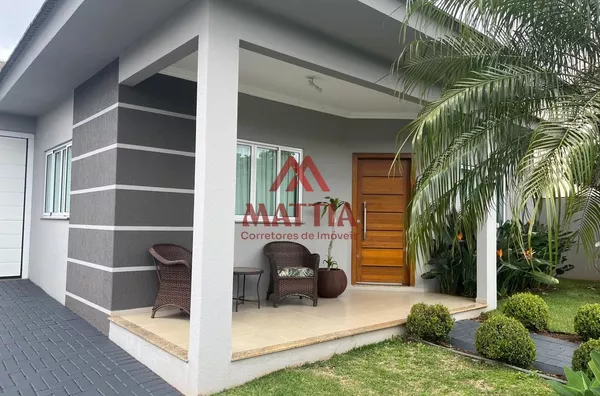 CASA PLANA DE ALTO PADRÃO COM PISCINA NO BAIRRO FRARON
