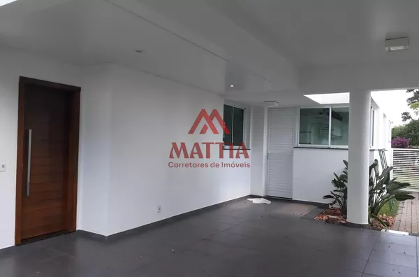 CASA DE ALTO PADRÃO COM PISCINA NO BAIRRO LA SALLE