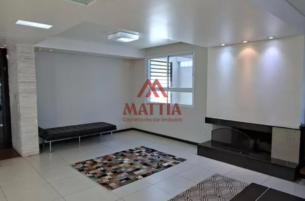 CASA DE ALTO PADRÃO COM PISCINA NO BAIRRO LA SALLE