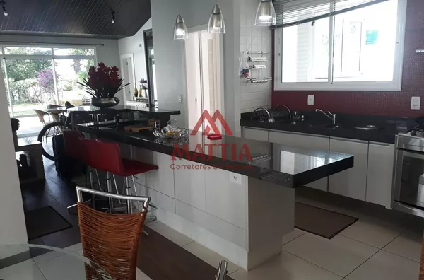 CASA DE ALTO PADRÃO COM PISCINA NO BAIRRO LA SALLE