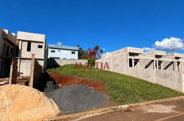 TERRENO AMPLO NO BAIRRO FRARON