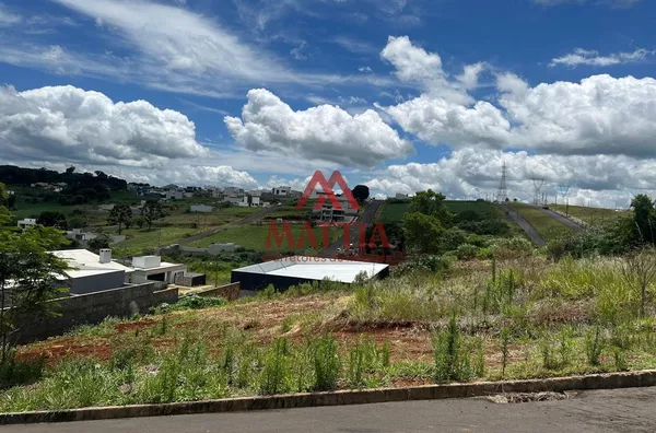 TERRENO AMPLO A MEIA QUADRA DA AV. INOVAÇÃO