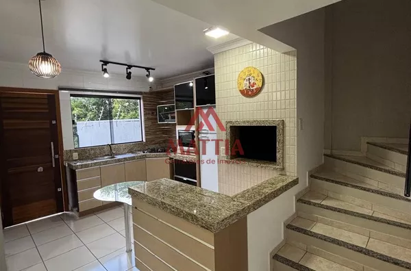 SOBRADO SEMI MOBILIADO NO BAIRRO AMADORI