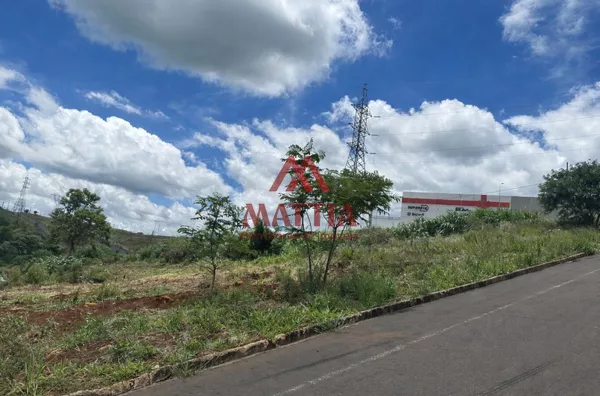 TERRENO AMPLO A MEIA QUADRA DA AV. INOVAÇÃO