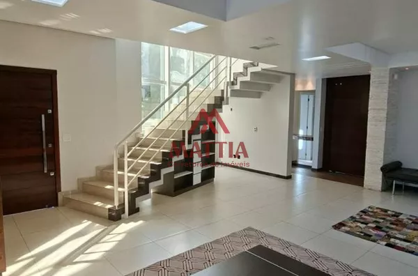 CASA DE ALTO PADRÃO COM PISCINA NO BAIRRO LA SALLE