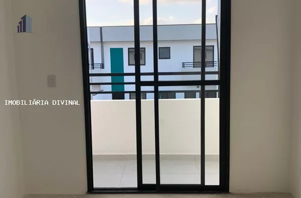 Casa para Venda em Cotia / SP no bairro JARDIM PETRÓPOLIS