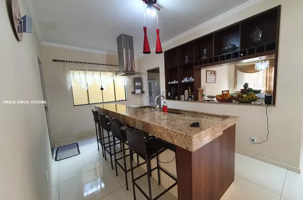 Casa para Venda em Ouro Fino / MG no bairro SANTA RITA