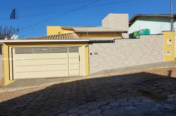 Casa para Venda em Ouro Fino / MG no bairro SANTA RITA