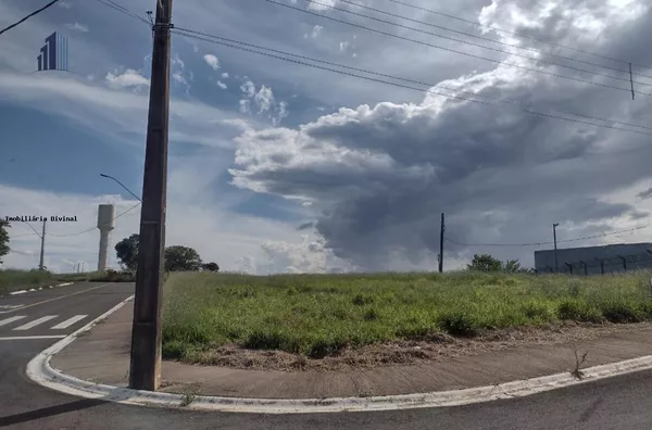Terreno para Venda em Ouro Fino / MG no bairro PARQUE DOS MOREIRAS