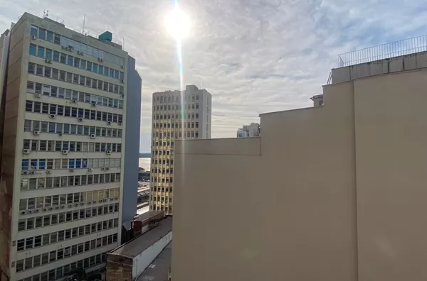 Apartamento JK mobiliado à venda no Centro Histórico | Porto Alegre