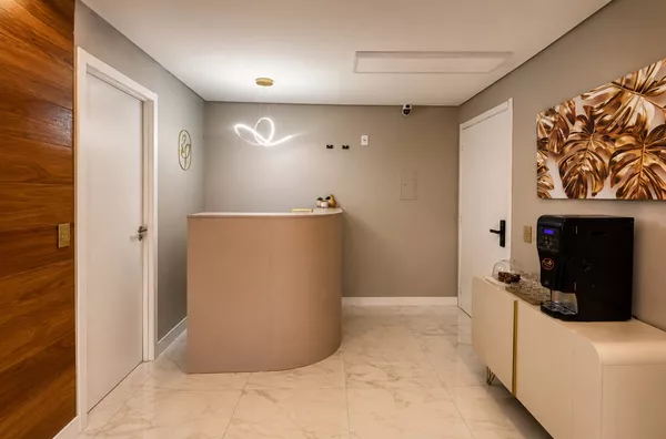 Sala comercial Mobiliada à venda na Av. Carlos Gomes | Porto Alegre