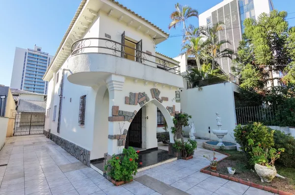 Casarão Comercial no Menino Deus | 350m² | Porto Alegre
