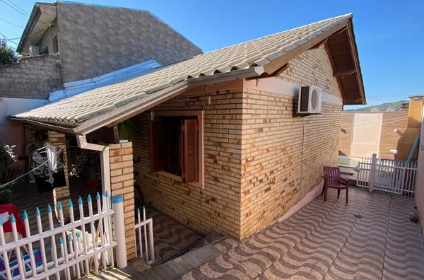 Casa com piscina à venda no bairro Jardim Carvalho - Foto 1