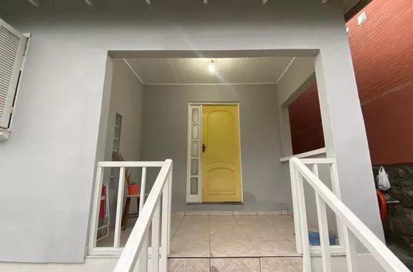 Casa para Alugar 2 quartos com Pátio no bairro Vila Nova | Porto Alegre 