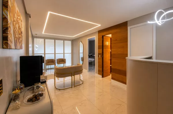Sala comercial Mobiliada à venda na Av. Carlos Gomes | Porto Alegre