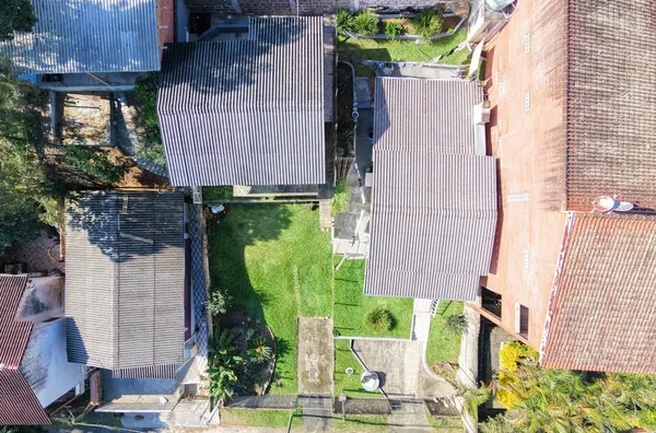 Terreno 600m² com 2 casas à venda no bairro Vila Nova | PORTO ALEGRE