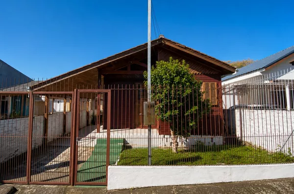 Casa à venda 2 quartos com pátio no Bairro São José | Porto Alegre