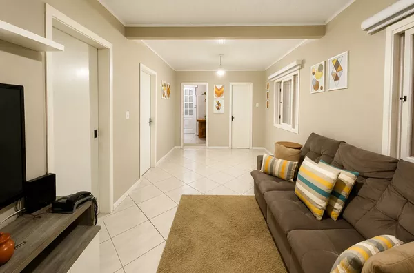 Casa para Alugar 2 quartos com Pátio no bairro Vila Nova | Porto Alegre 