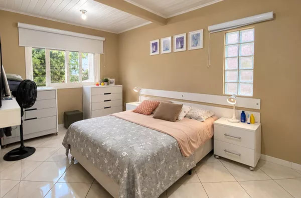 Casa para Alugar 2 quartos com Pátio no bairro Vila Nova | Porto Alegre 