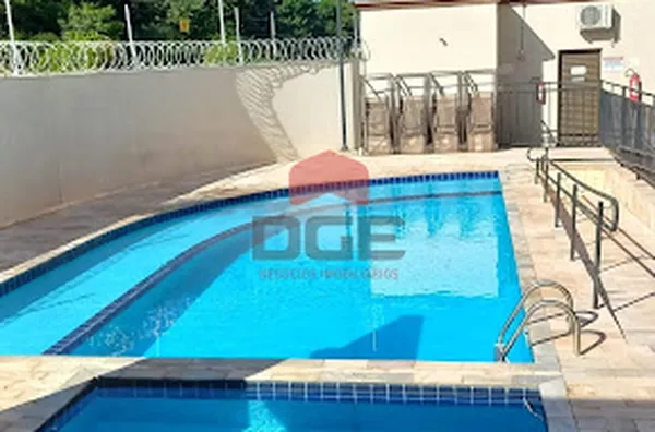 Lindo Apartamento com móveis planejados de excelente qualidade e semi-mobiliado. Condomínio com lazer e portaria. - Foto 2