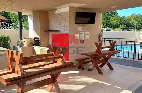 Lindo Apartamento com móveis planejados de excelente qualidade e semi-mobiliado. Condomínio com lazer e portaria. - Foto 1