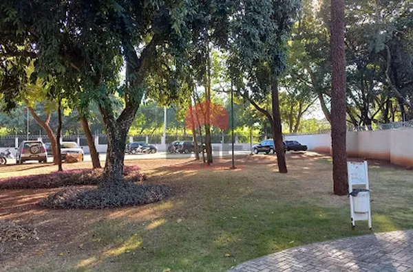 Lindo Apartamento com móveis planejados de excelente qualidade e semi-mobiliado. Condomínio com lazer e portaria. - Foto 4