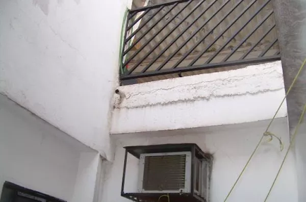 olhando de baixo para cima