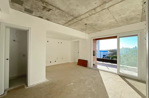 Sala com acesso a varanda