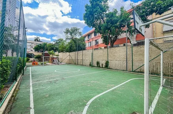 Quadra poli-esportiva