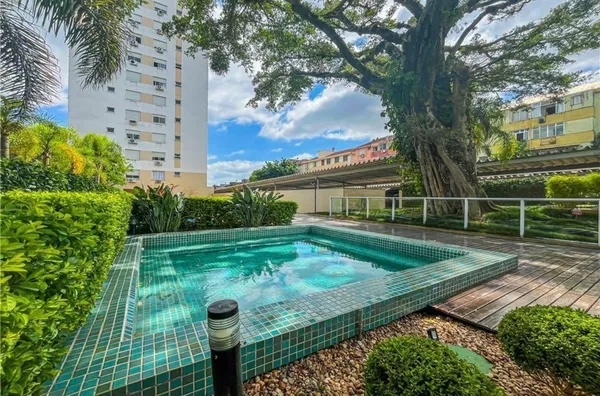 Piscina estilo Jacuzzi