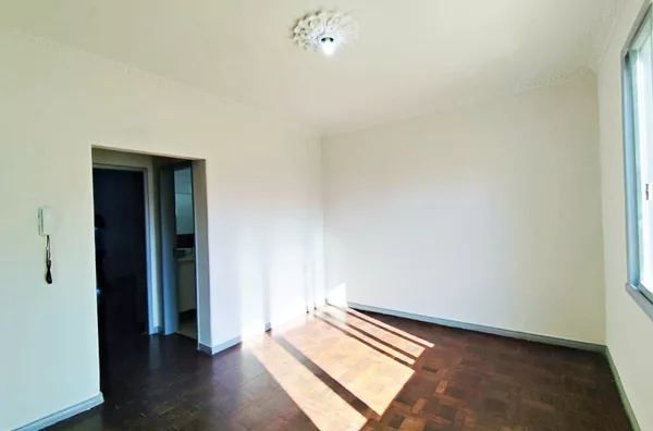  Seu apê com sol da manhã no São Geraldo, Porto Alegre