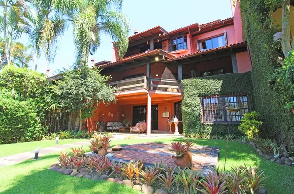 Casa em Condomínio no bairro Santa Tereza