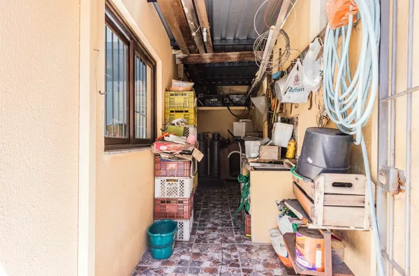 Casa comercial de esquina no bairro Tristeza