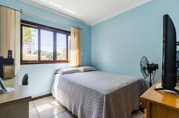 Casa comercial de esquina no bairro Tristeza