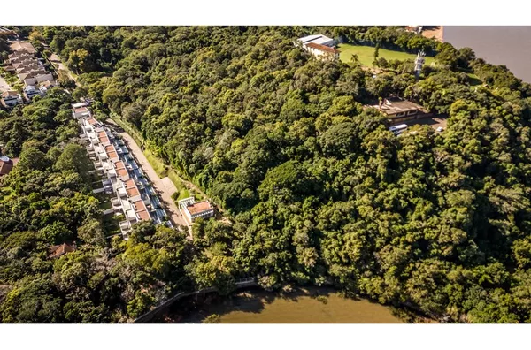 Casa em Condomínio na zona sul de Porto Alegre.